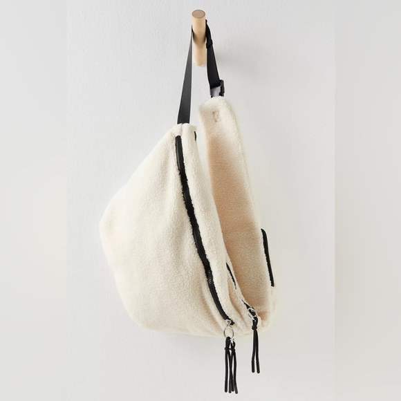 Free People Handbags - NWT new FREE PEOPLE overachiever Sherpa sling bag white champagne fuzzy